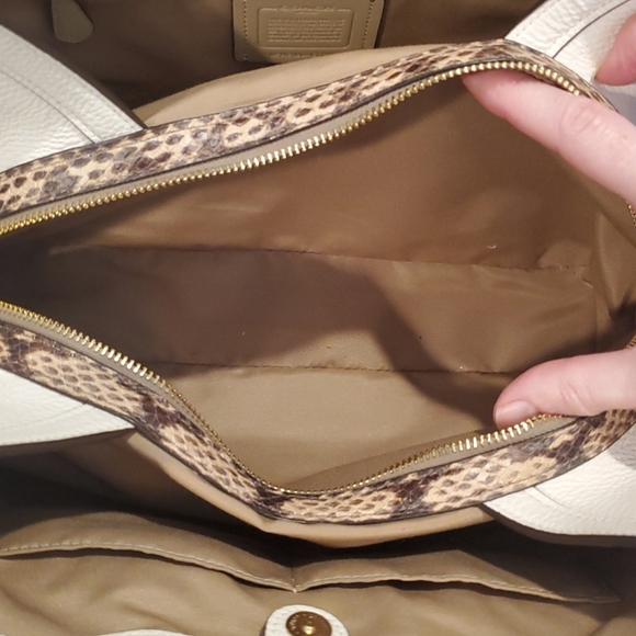 Coach Signature Beige and White Shoulder Bag - Picture 11 of 12